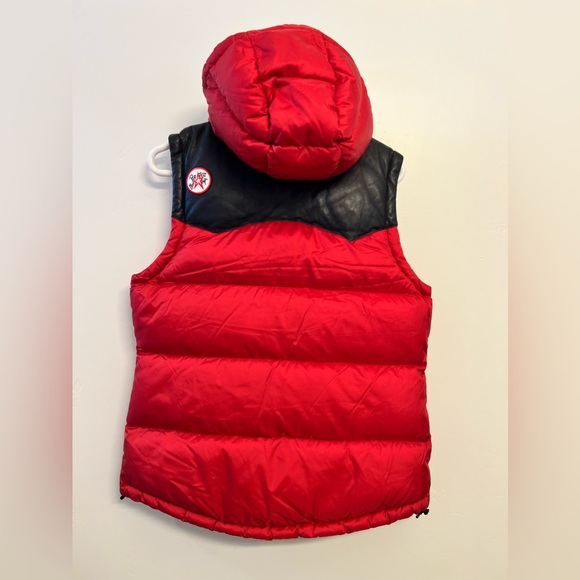 Perfect Moment Vest, size Medium in Red, black and white - Picture 6 of 7